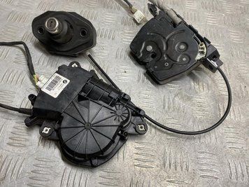 Б/В Замок багажника з доводчиком комплект BMW 7 F01 51247269543 / 51247191213 51247269543 / 51247191213 фото