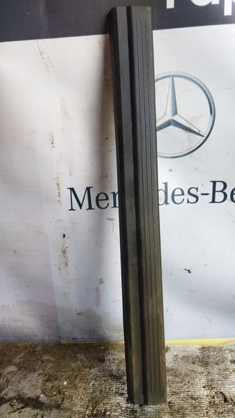 Б/В накладка порога внутрішня передня права Mercedes E220 W212 212686236 2126860236 фото