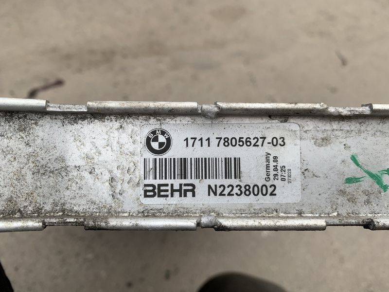 Б/В Радіатор охолодження двигуна BMW 7 F01 F10 F11 17117805627 17117805627 фото