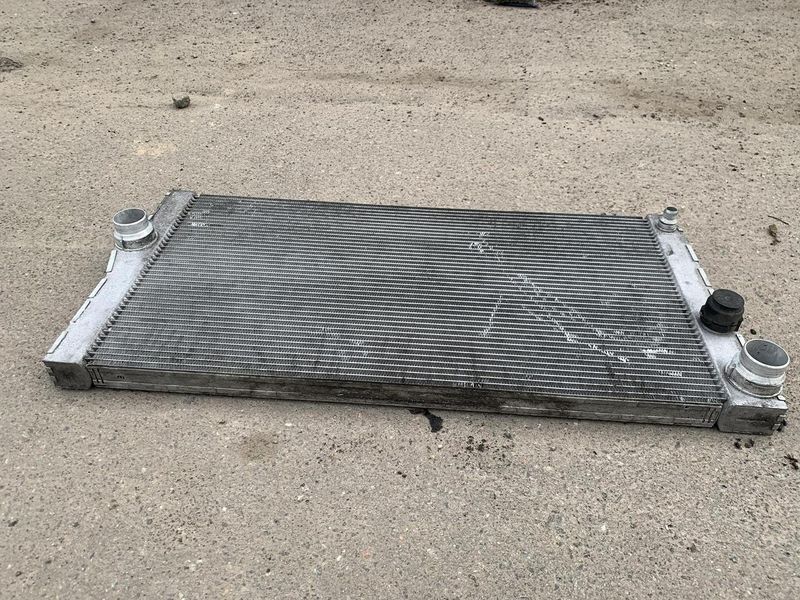 Б/В Радіатор охолодження двигуна BMW 7 F01 F10 F11 17117805627 17117805627 фото