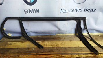 Б/У Направляющая стекла задняя правая Б/У Mercedes E220 W212 A2127351225 A2127351225 фото
