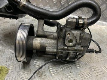Б/У ГУР Насос гидроусилителя руля N57 D30A BMW 7 F01 F10 F15 32416796491 32416796491 фото